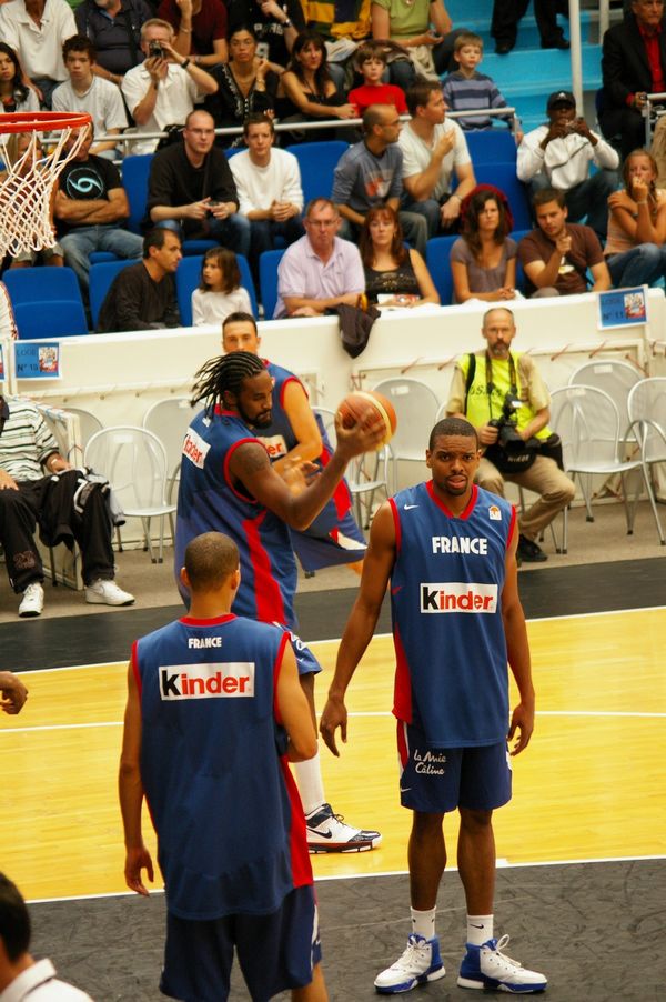 Basket Tournoi de Paris France Russie: Turiaf et Morandais - France Russie 19 08 2007 - 032